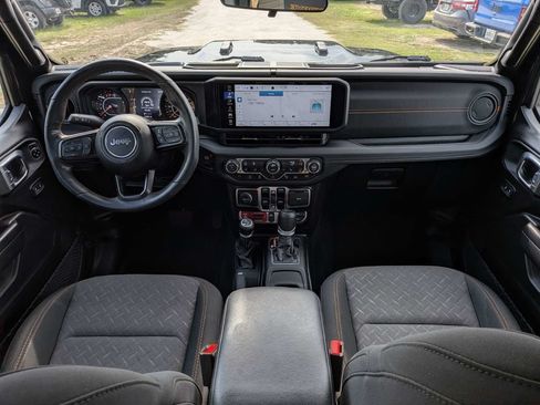 Used 2024 Jeep Gladiator Mojave w/ Safety Group AWD/4WD image 14