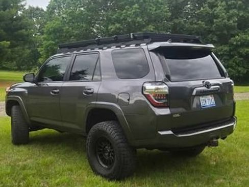 Used 2016 Toyota 4Runner SR5 AWD/4WD image 3