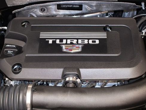 Used 2023 Cadillac XT4 Sport w/ Enhanced Visibility Package image 4