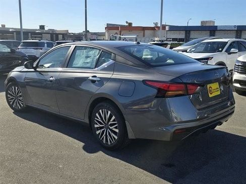 New 2025 Nissan Altima 2.5 SV image 3