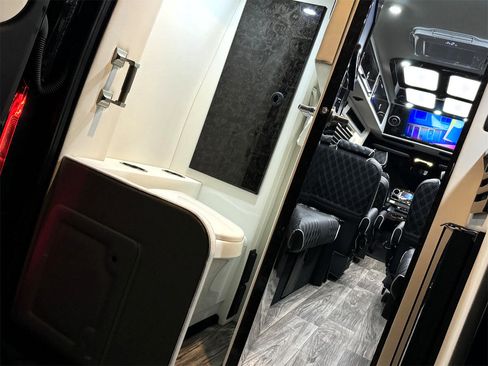 Used 2024 Mercedes-Benz Sprinter 3500 image 26