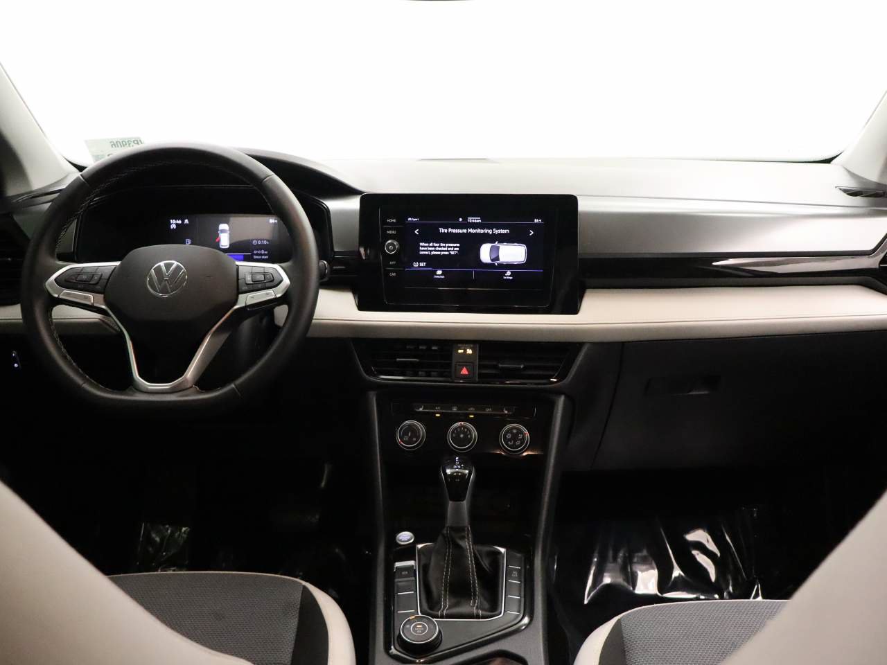 Certified 2025 Volkswagen Taos S AWD/4WD image 14