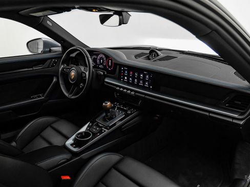 Used 2025 Porsche 911 Carrera T RWD image 44
