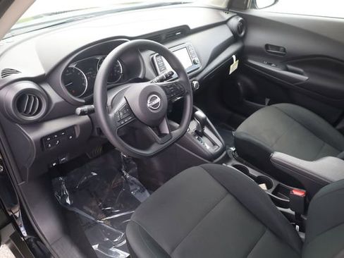 Certified 2025 Nissan Kicks Play S FWD image 8
