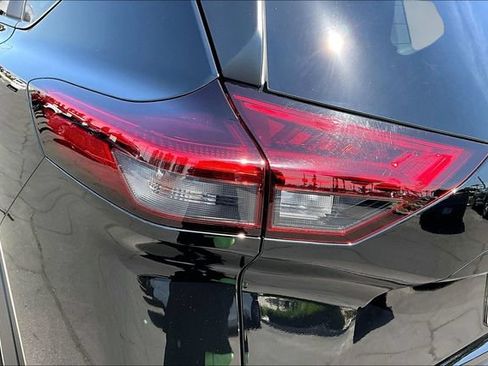 Certified 2023 Nissan Rogue SV FWD image 23