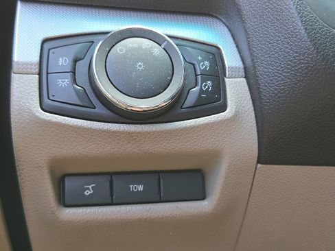 Used 2015 Ford Explorer XLT w/ Equipment Group 202B FWD image 29
