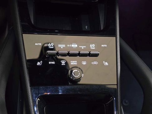 Used 2024 Porsche Cayenne image 29