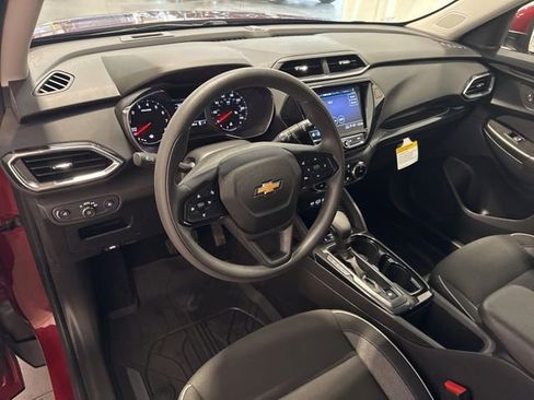 Used 2023 Chevrolet TrailBlazer LT w/ Convenience Package FWD image 12