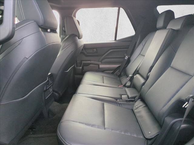 Used 2025 Toyota 4Runner TRD Off-Road Premium AWD/4WD image 19