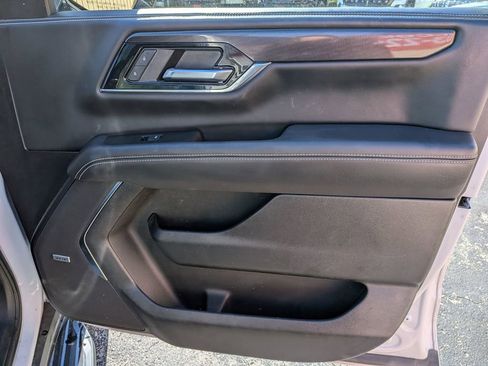 Certified 2025 GMC Yukon XL Elevation image 28