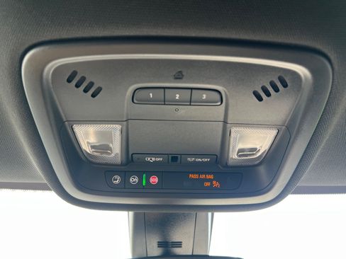 Used 2022 Chevrolet Traverse LT AWD/4WD image 32