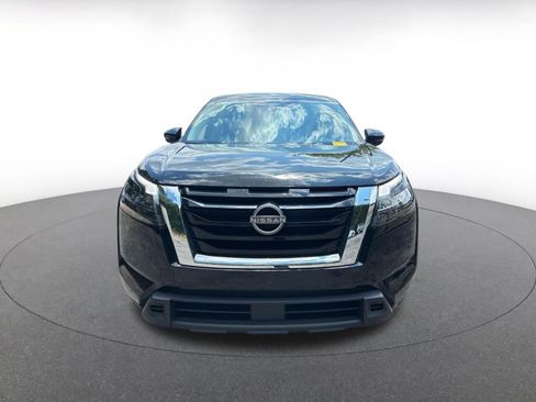 Used 2025 Nissan Pathfinder SV FWD image 2
