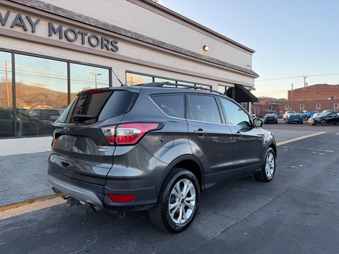Used 2017 Ford Escape SE w/ Equipment Group 201A image 3