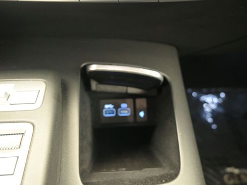 Used 2025 Genesis GV70 2.5T AWD/4WD image 15