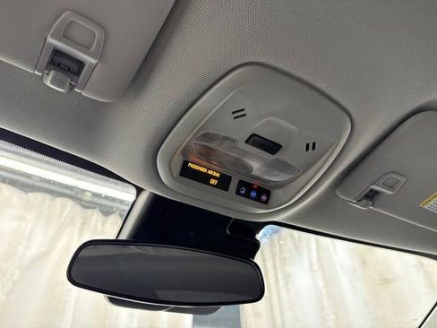 Used 2025 Chevrolet Trax LT w/ LT Convenience Package FWD image 31