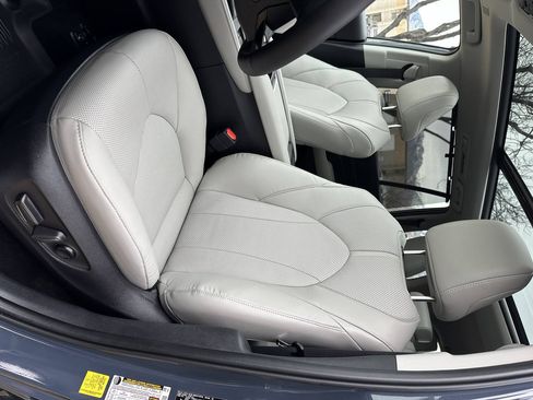 Used 2025 Toyota Grand Highlander AWD image 18