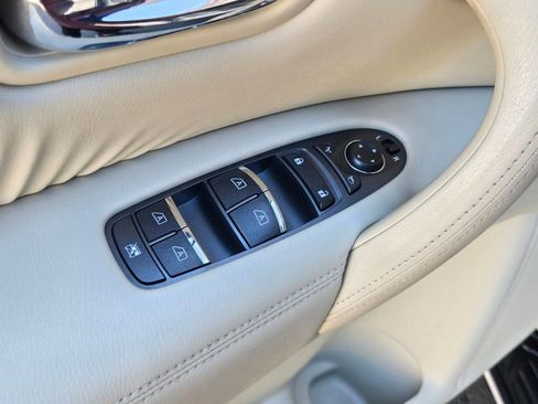 Used 2014 INFINITI QX80 4WD w/ Deluxe Touring Package image 12