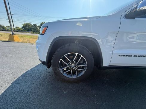 Used 2017 Jeep Grand Cherokee Limited AWD/4WD image 10