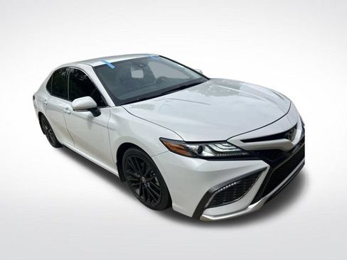 Used 2023 Toyota Camry XSE FWD image 7