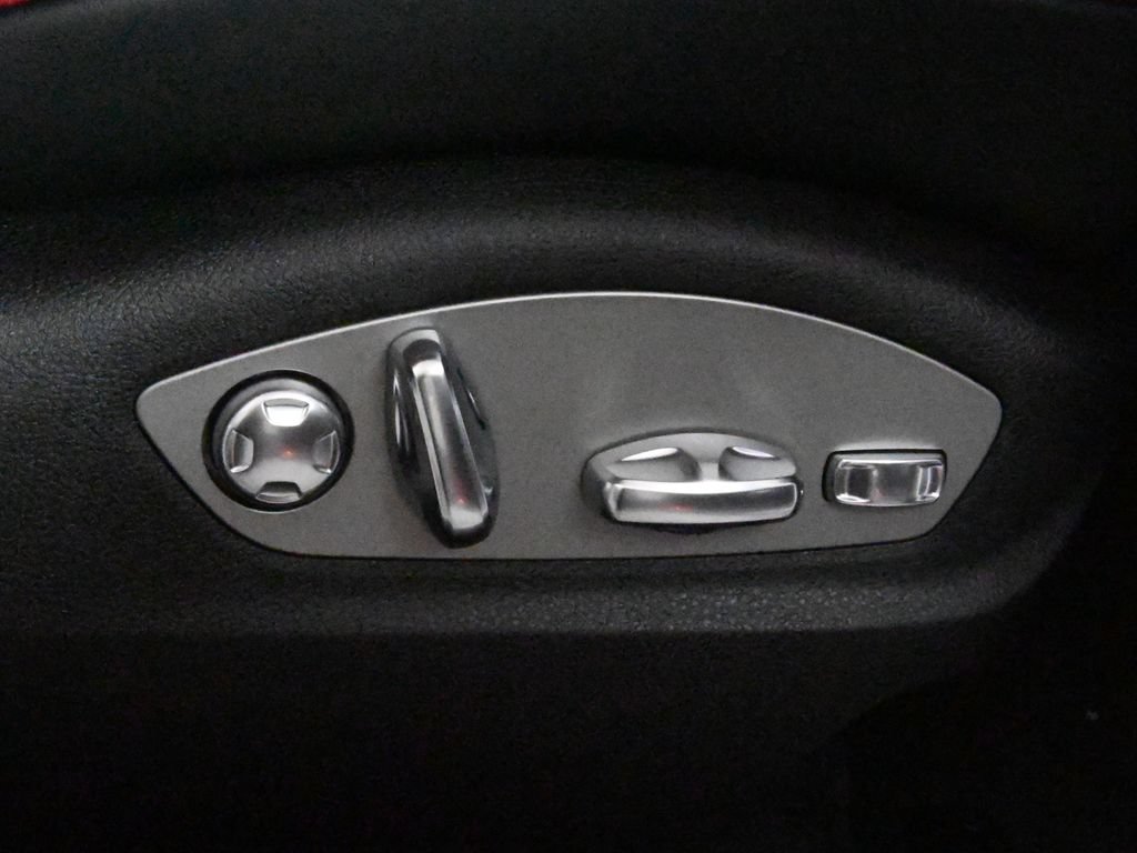 Used 2026 Porsche Macan AWD/4WD image 41