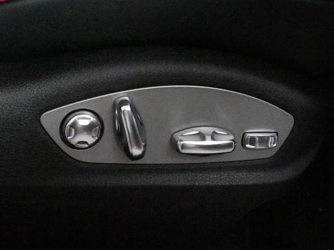 Used 2026 Porsche Macan AWD/4WD image 41