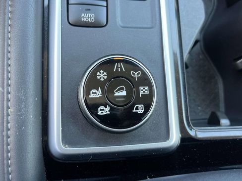 Used 2024 Nissan Pathfinder SL AWD/4WD image 31
