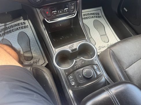 Used 2018 GMC Terrain SLT w/ Preferred Package FWD image 16