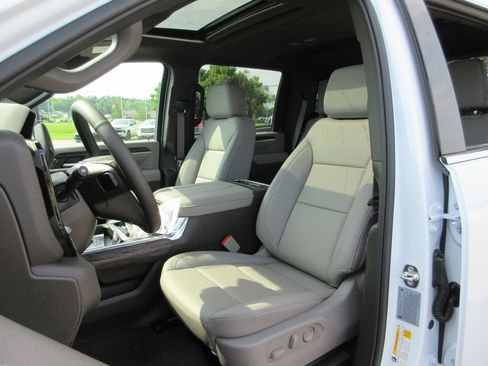 New 2026 GMC Sierra 2500 SLT w/ SLT Premium Package AWD/4WD image 11