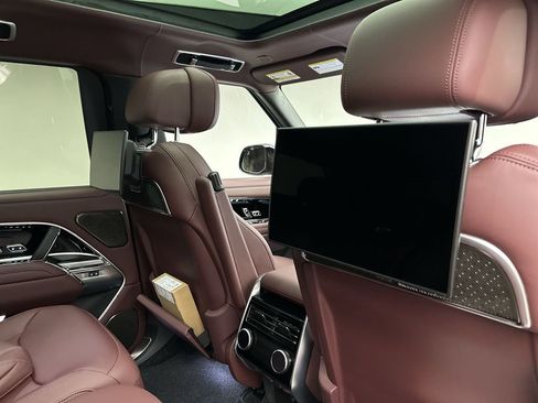 Used 2024 Land Rover Range Rover Autobiography image 11