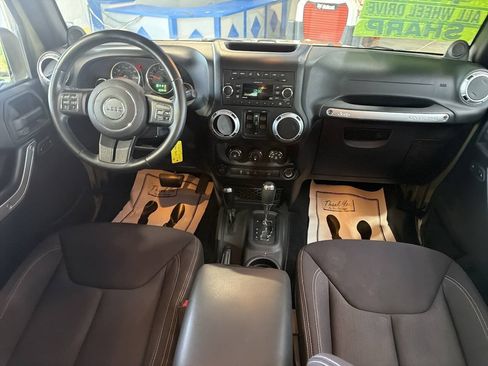 Used 2013 Jeep Wrangler Unlimited Sahara w/ Dual Top Group AWD/4WD image 18