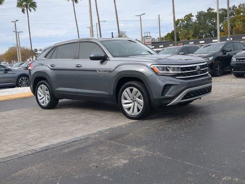 Certified 2022 Volkswagen Atlas Cross Sport SE w/ Panoramic Sunroof Package image 2