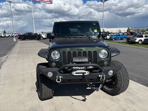 Used 2012 Jeep Wrangler Unlimited Rubicon w/ Max Tow Pkg AWD/4WD image 8