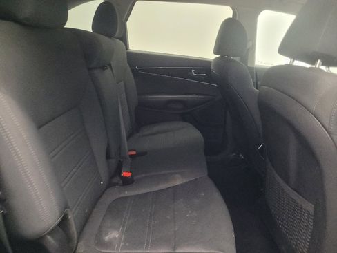 Used 2020 Kia Sorento S FWD image 19