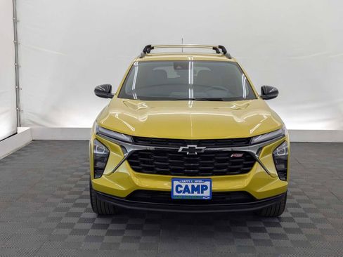 Used 2025 Chevrolet Trax RS FWD image 9