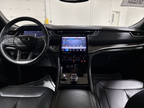 Used 2024 Jeep Grand Cherokee Limited image 10