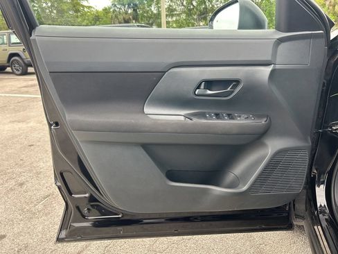 Used 2025 Nissan Kicks S FWD image 32