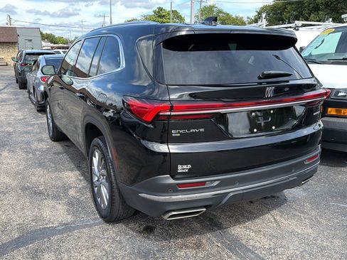 Used 2025 Buick Enclave Preferred AWD/4WD image 6