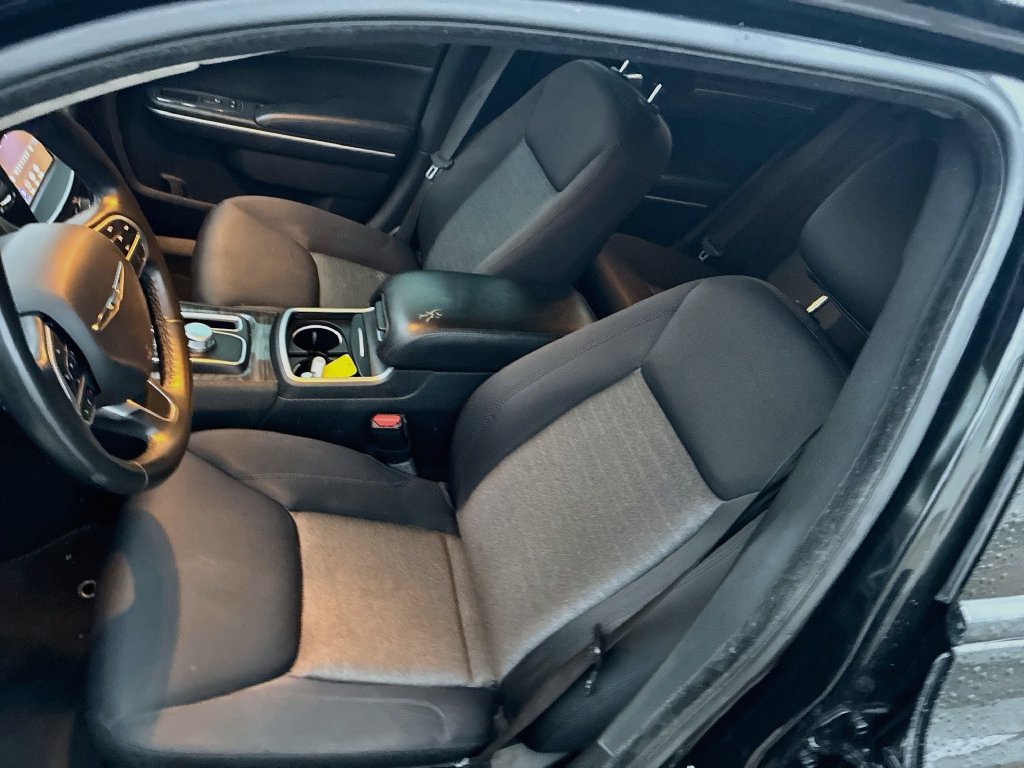 Used 2021 Chrysler 300 Touring w/ Sport Appearance Package RWD image 18