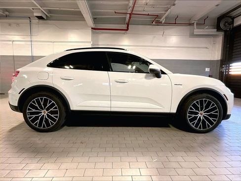 Used 2026 Porsche Macan 4 Electric AWD/4WD image 6