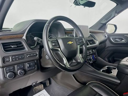 Used 2021 Chevrolet Suburban Premier w/ Premium Package image 9