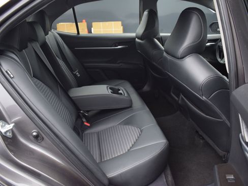 Used 2024 Toyota Camry SE image 11