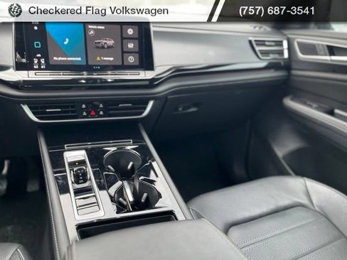 Used 2025 Volkswagen Atlas Cross Sport SEL AWD/4WD image 32