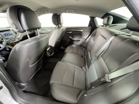 Used 2014 Chevrolet Impala LT w/ Convenience Package image 22