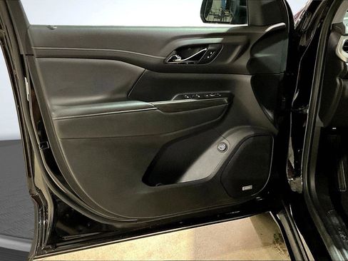 Used 2023 GMC Acadia SLT image 23