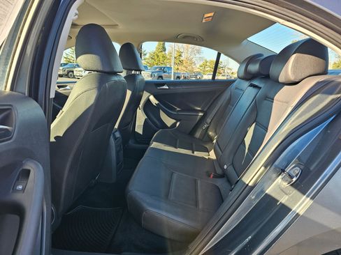 Used 2012 Volkswagen Jetta SE image 17