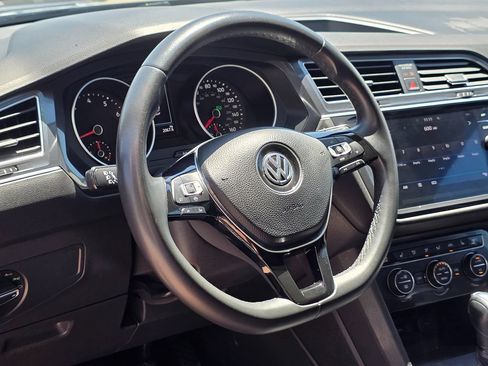 Used 2020 Volkswagen Tiguan SE w/ Panoramic Sunroof Package FWD image 20