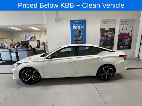 Used 2024 Nissan Altima 2.5 SR FWD image 3