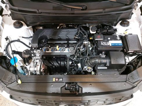 Certified 2025 Hyundai Venue SE FWD image 32