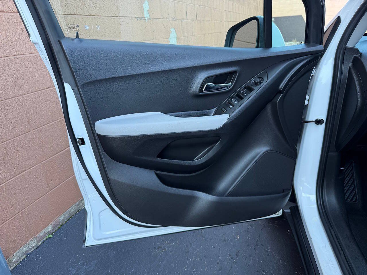 Used 2020 Chevrolet Trax LS FWD image 18