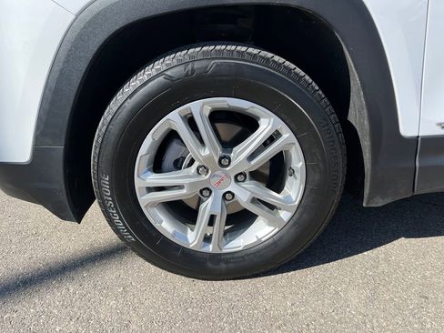 Used 2023 GMC Terrain SLE w/ Driver Convenience Package image 29